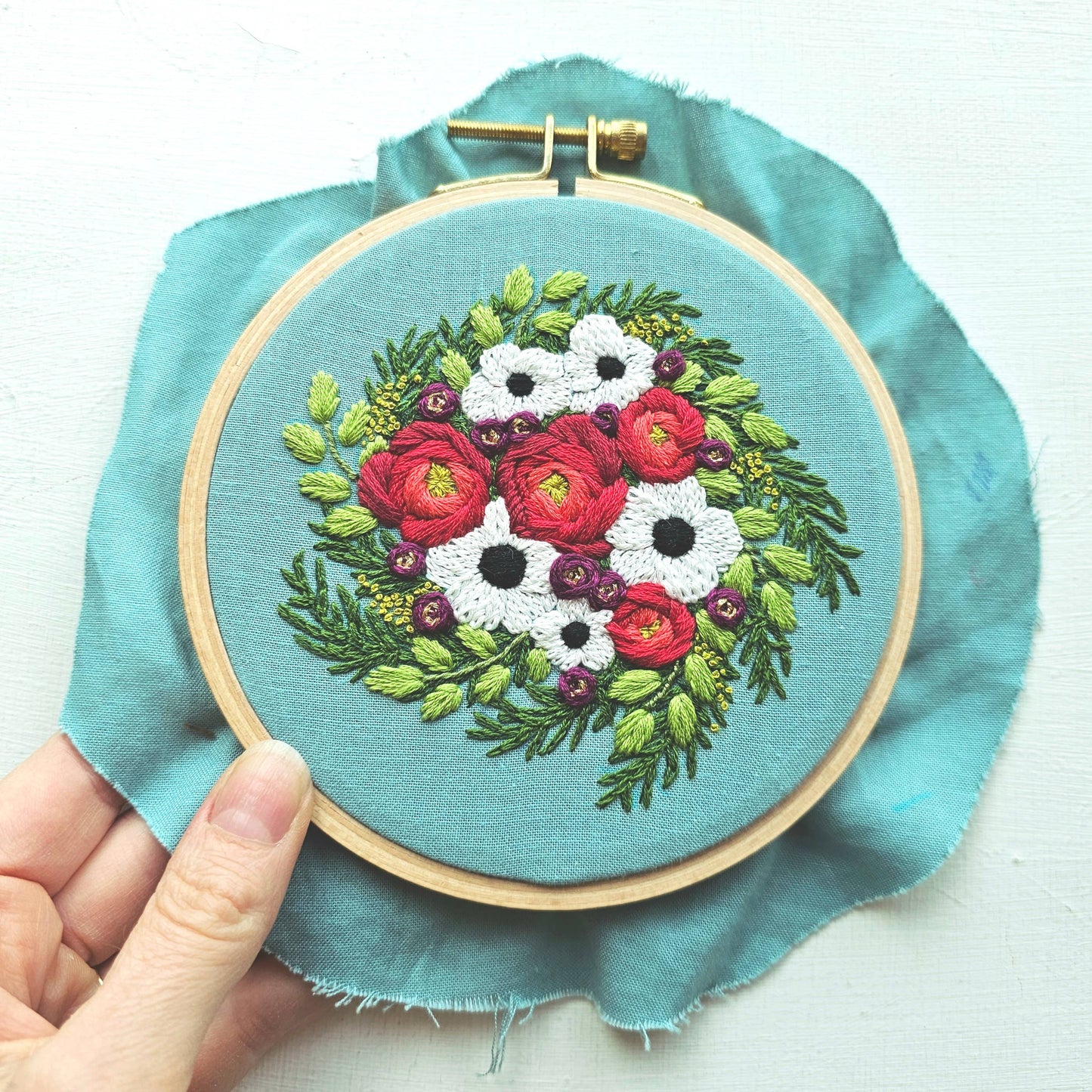 Jessica Long Embroidery - Festive Flora Holiday Embroidery Kit